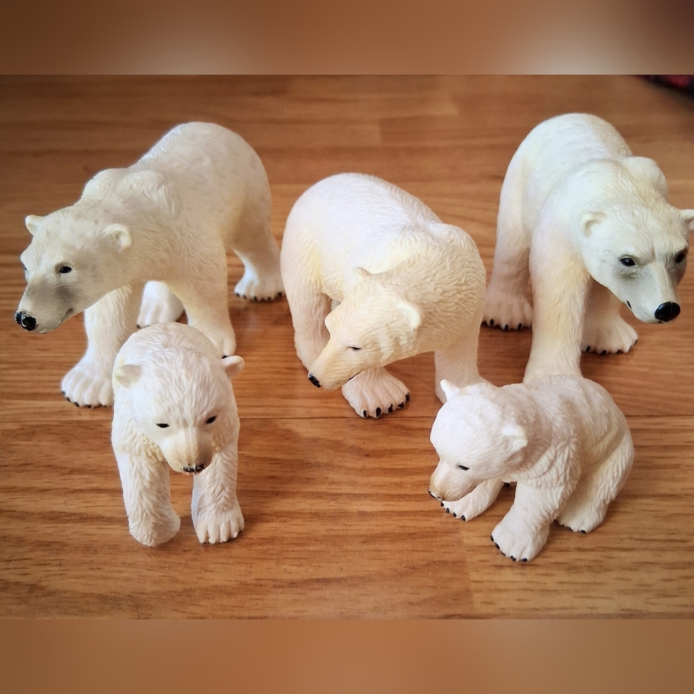 Set Of 5  Polar Bears. Terra By Battat,  Mfg. For Maison Joseph Batat Ltd.